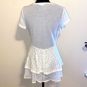 Eyeshadow back ruffled t-shirt style top